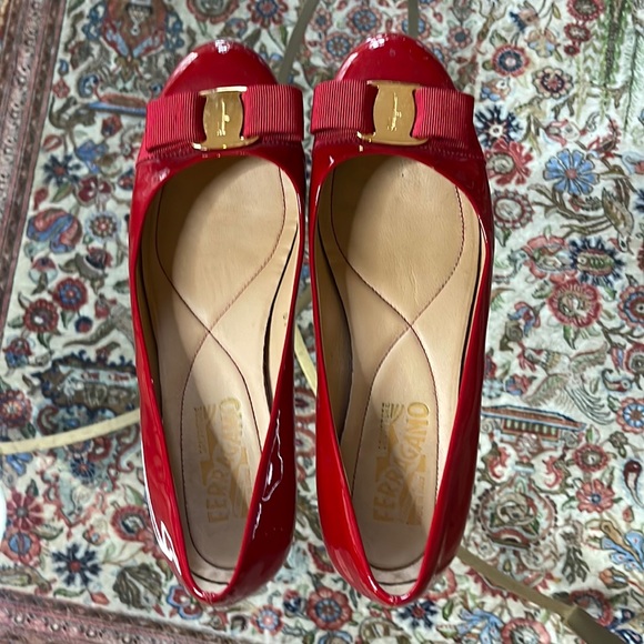 Salvatore Ferragamo Varina Leather Flat size 7